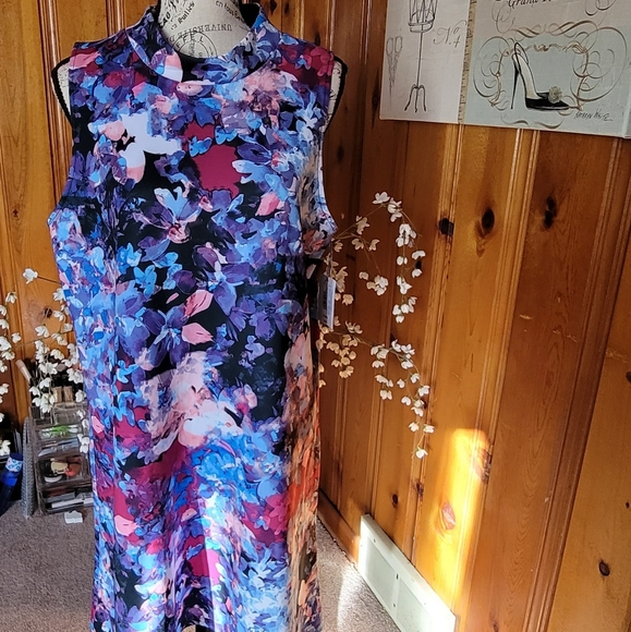 Dress - Picture 5 of 10
